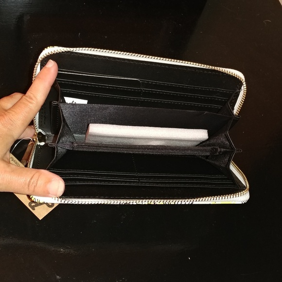 🆕 Pineapple Zip-Around Wallet - Picture 6 of 6